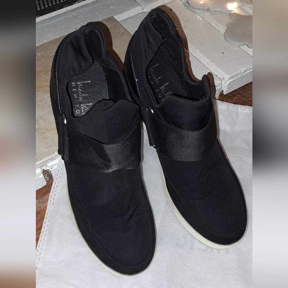 Nicole Miller New York Black Wedge Sneakers. Size 7 1/2